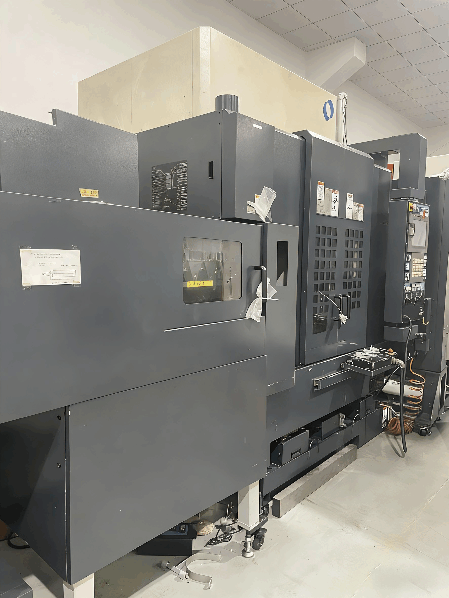 Used Makino V33 Vertical Machining Center | Japan Origin CNC VMC | Professional 5 Control | HSK-F63 Spindle 30000RPM 