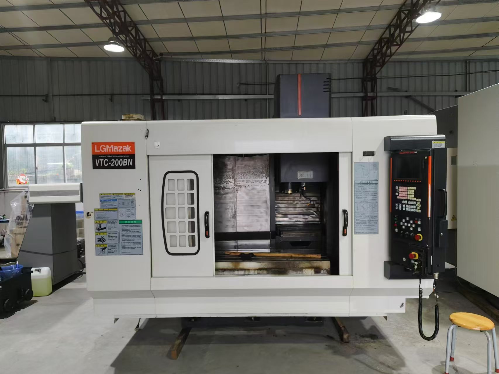 Used Mazak VTC-200BN Machining Center | Japan