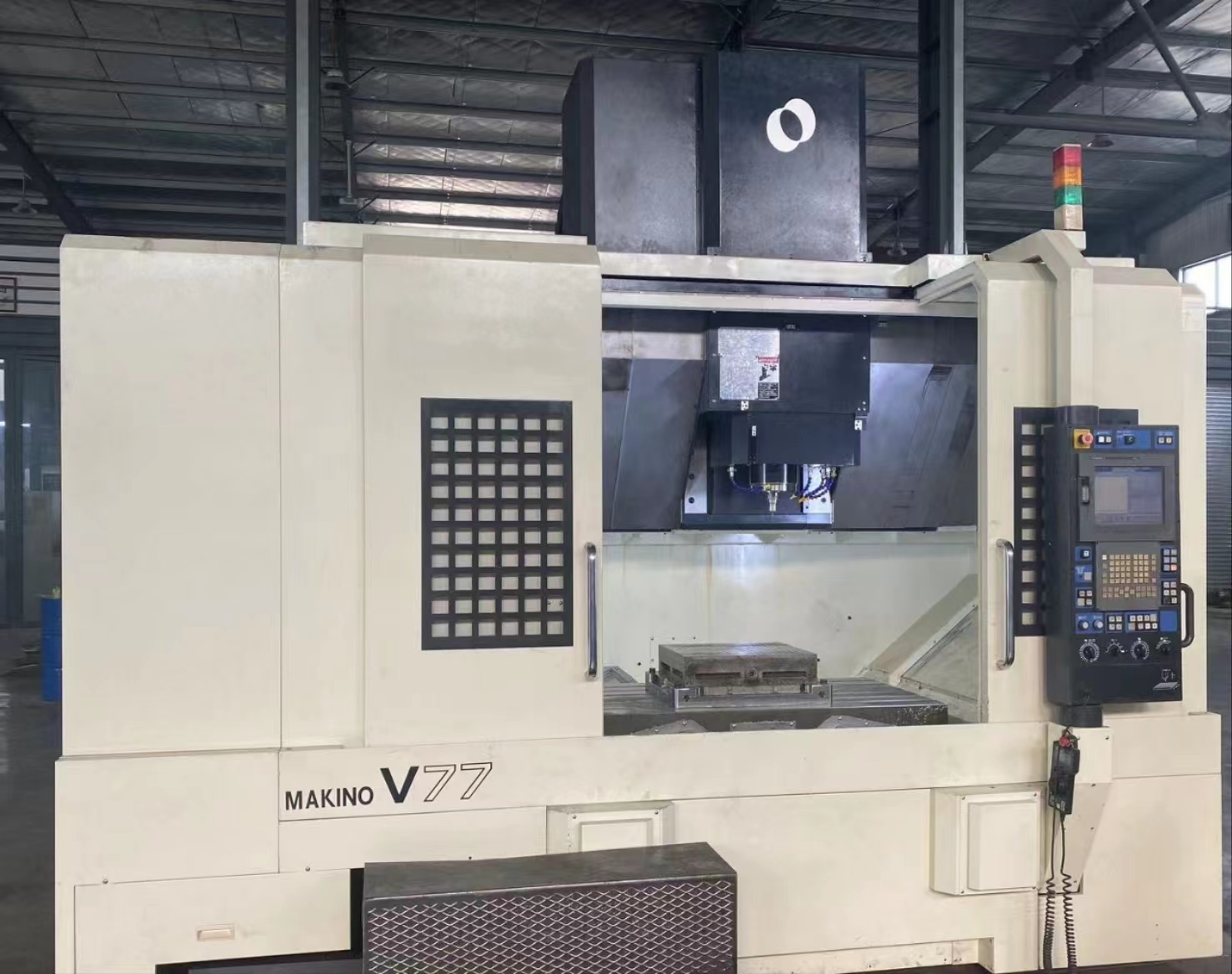 Makino V77 CNC Vertical Machining