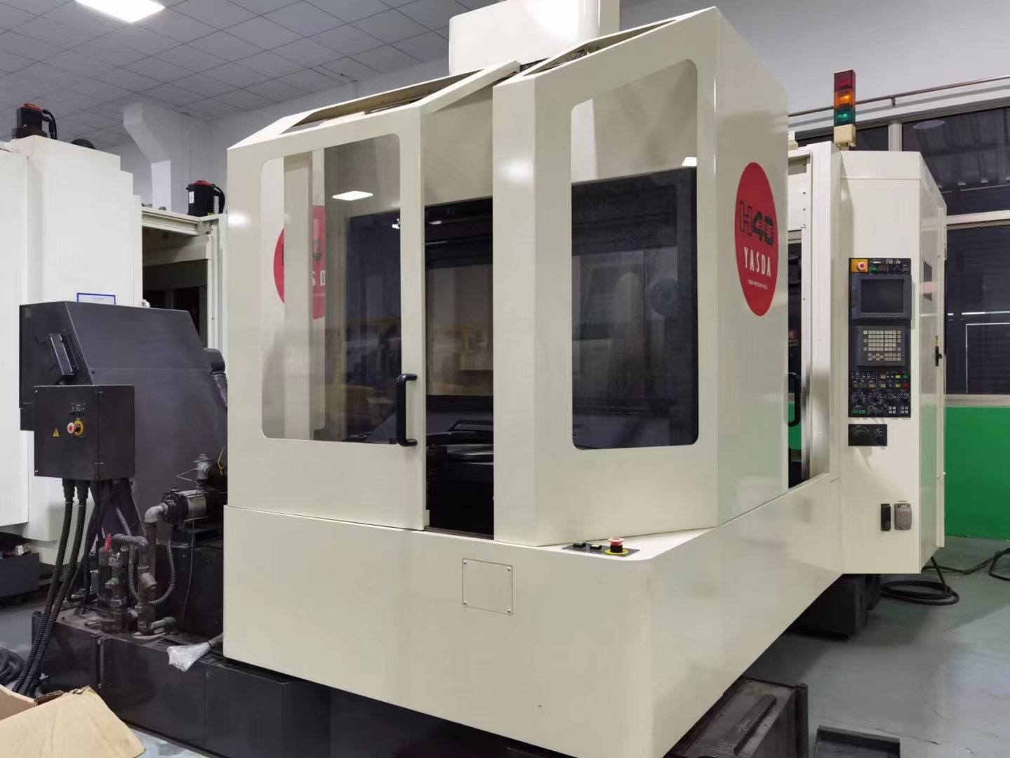 中古 YASDA H40i 5軸マシニングセンタ 日本製 | FANUC 16i CNC