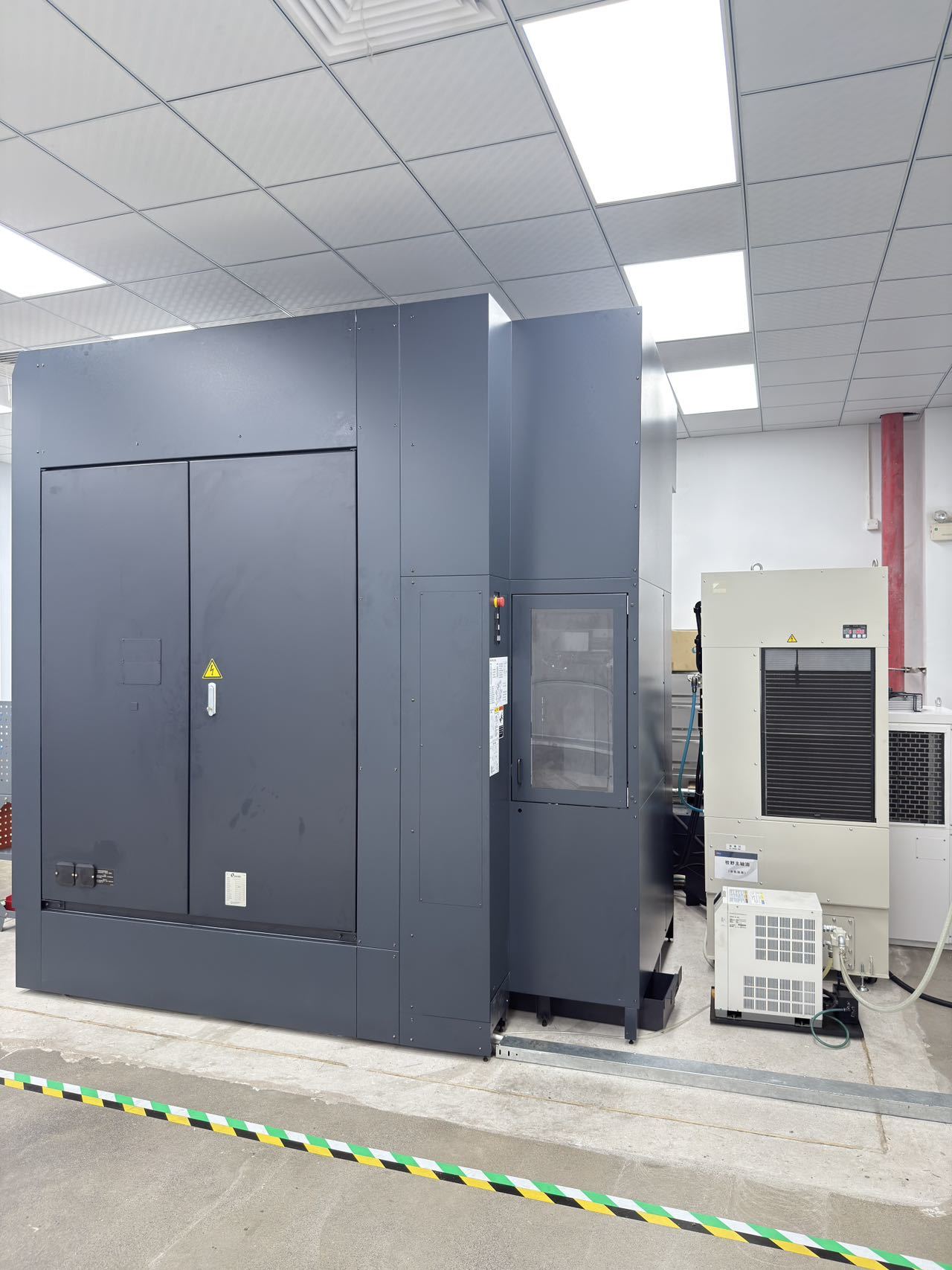 Makino D500 5-Axis