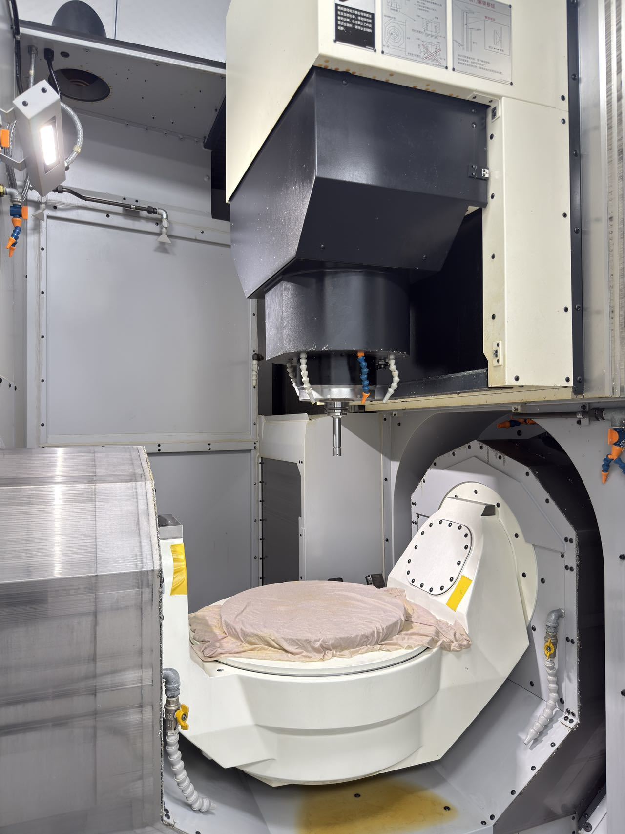 Makino D500 5-Axis