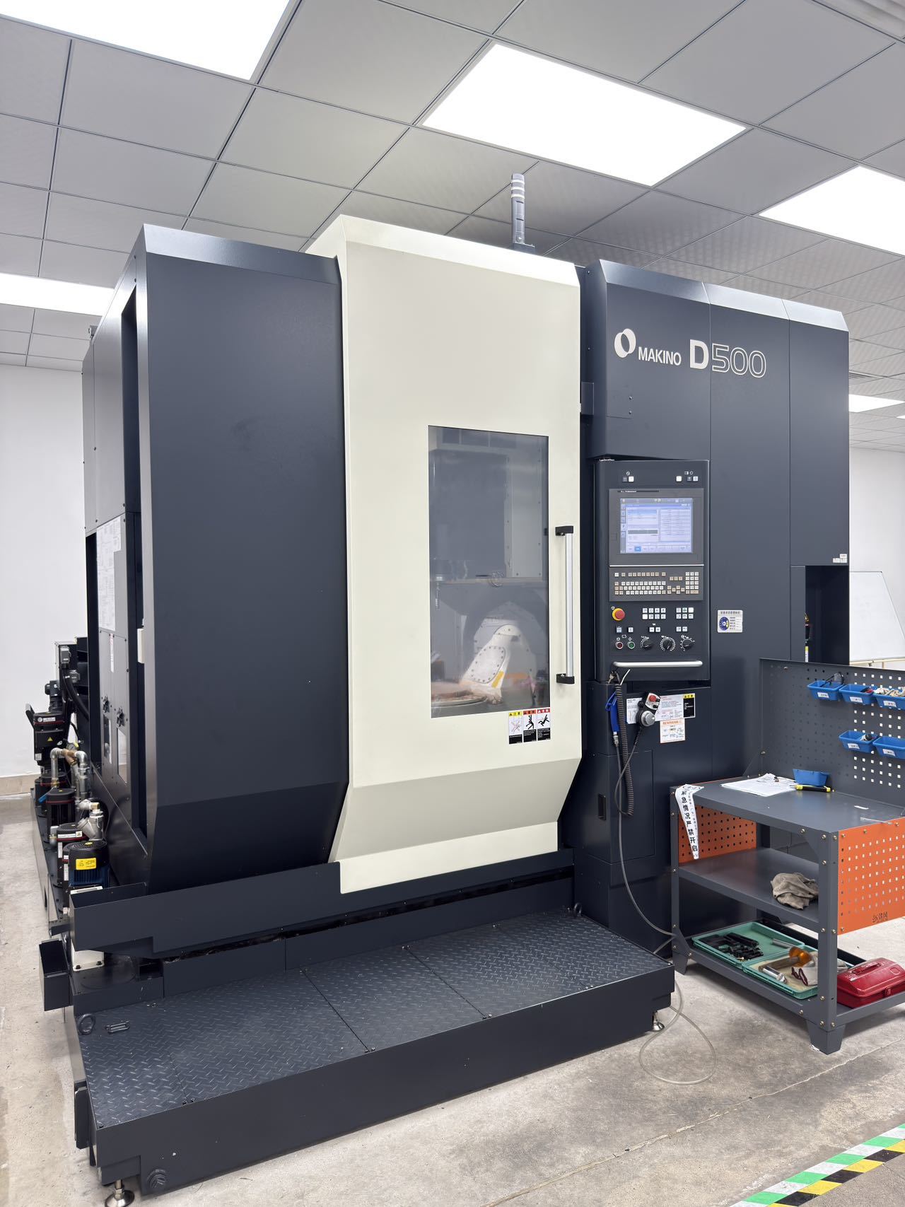 Makino D500 5-Axis