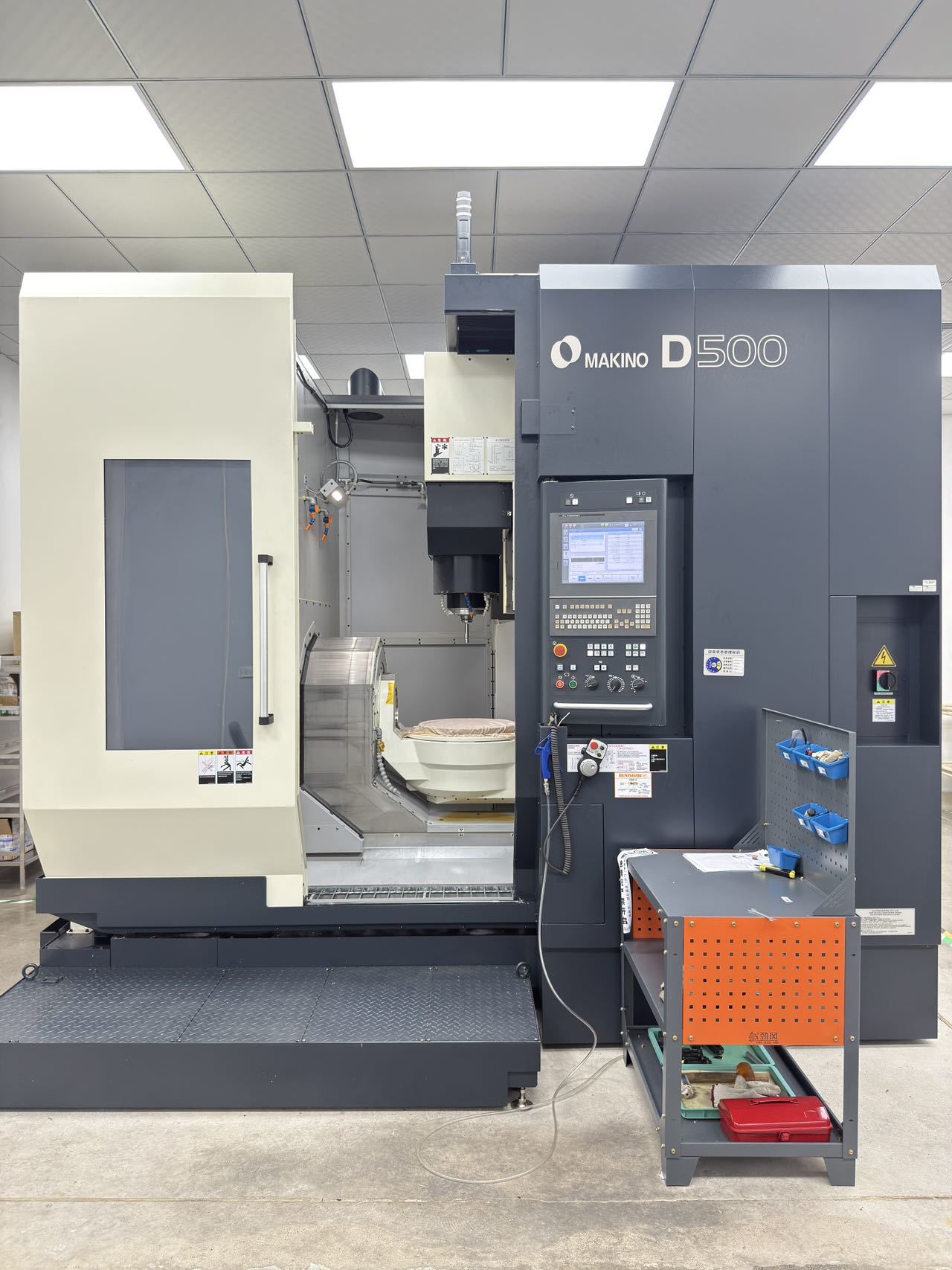 Makino D500 5-Axis