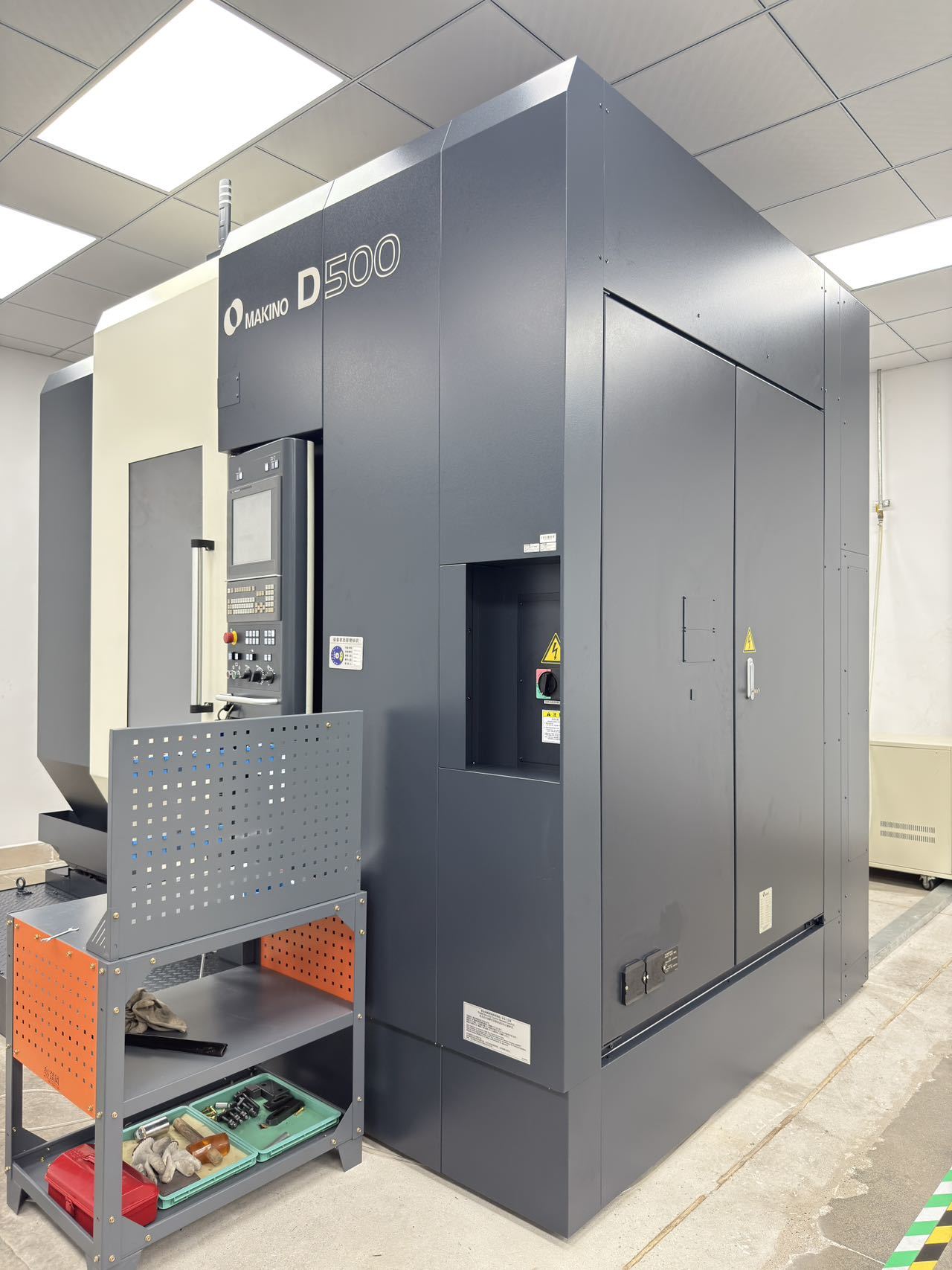 Makino D500 5-Axis