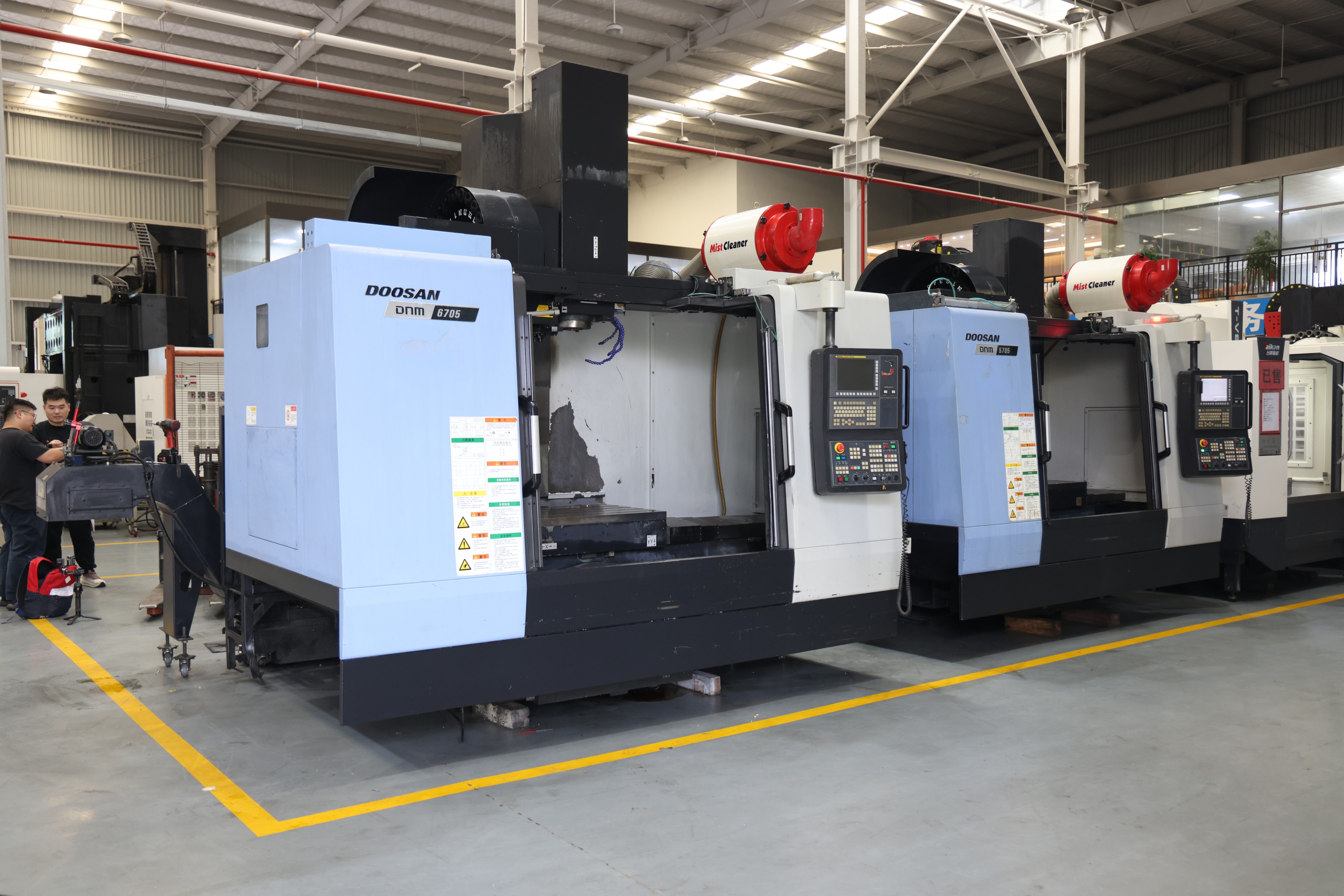 Centro di lavoro verticale Doosan DNM 6705 usato in vendita