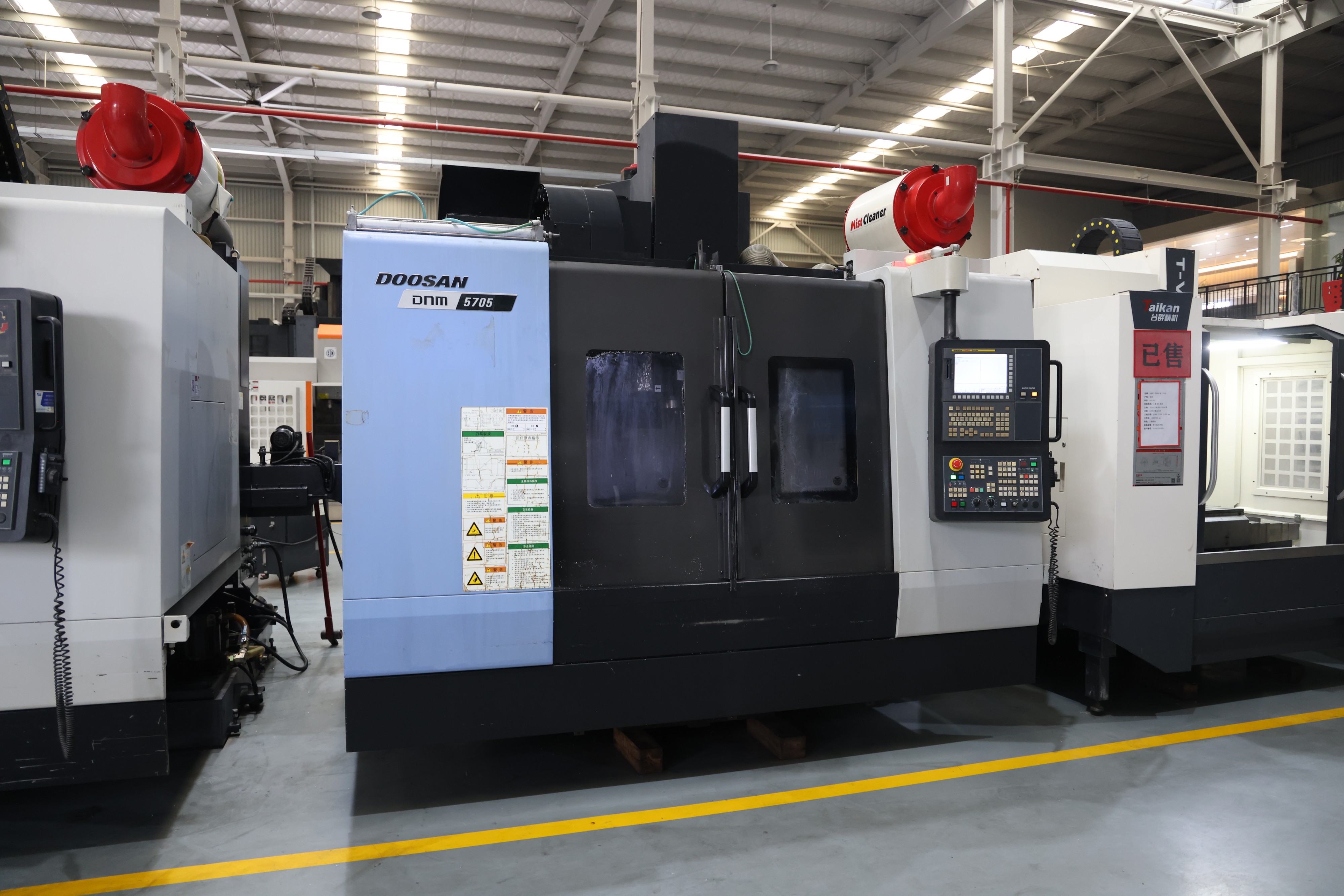 Centro di lavorazione verticale CNC Doosan DNM 5705 usato