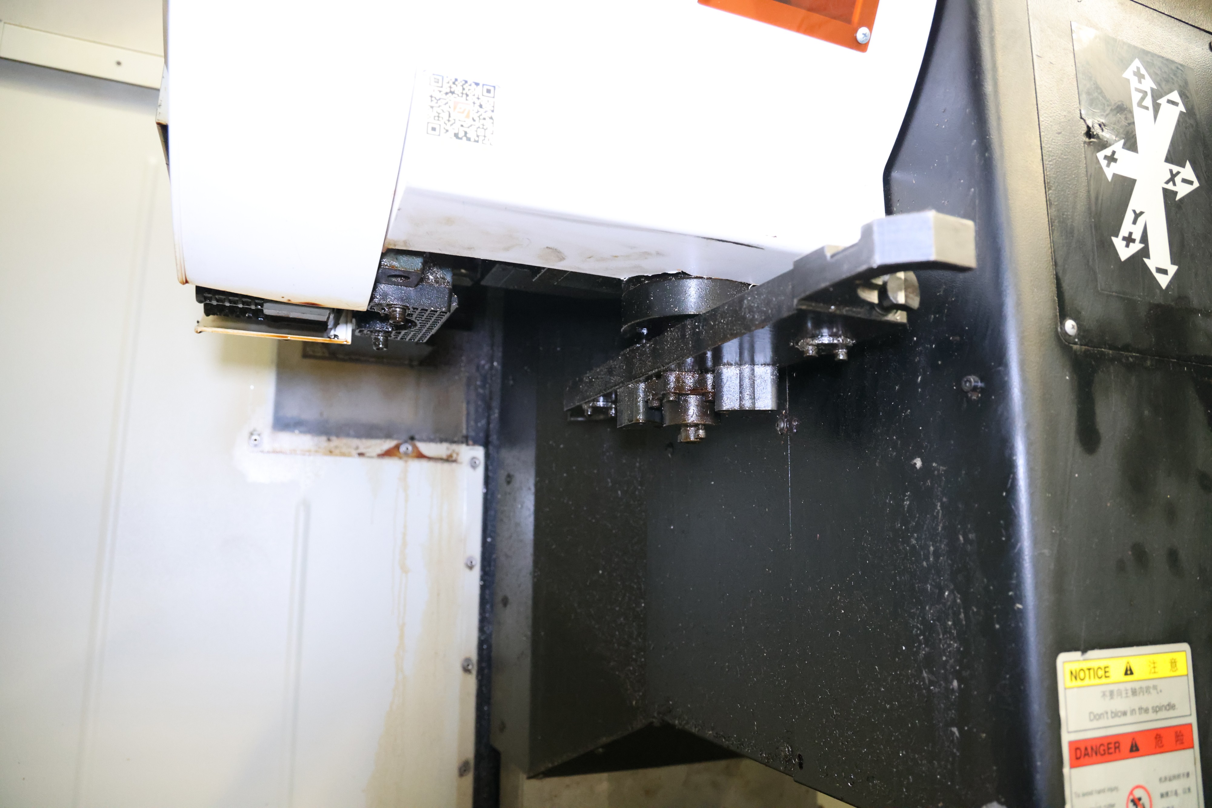 Guosheng MVL855 Vertical Machining Center