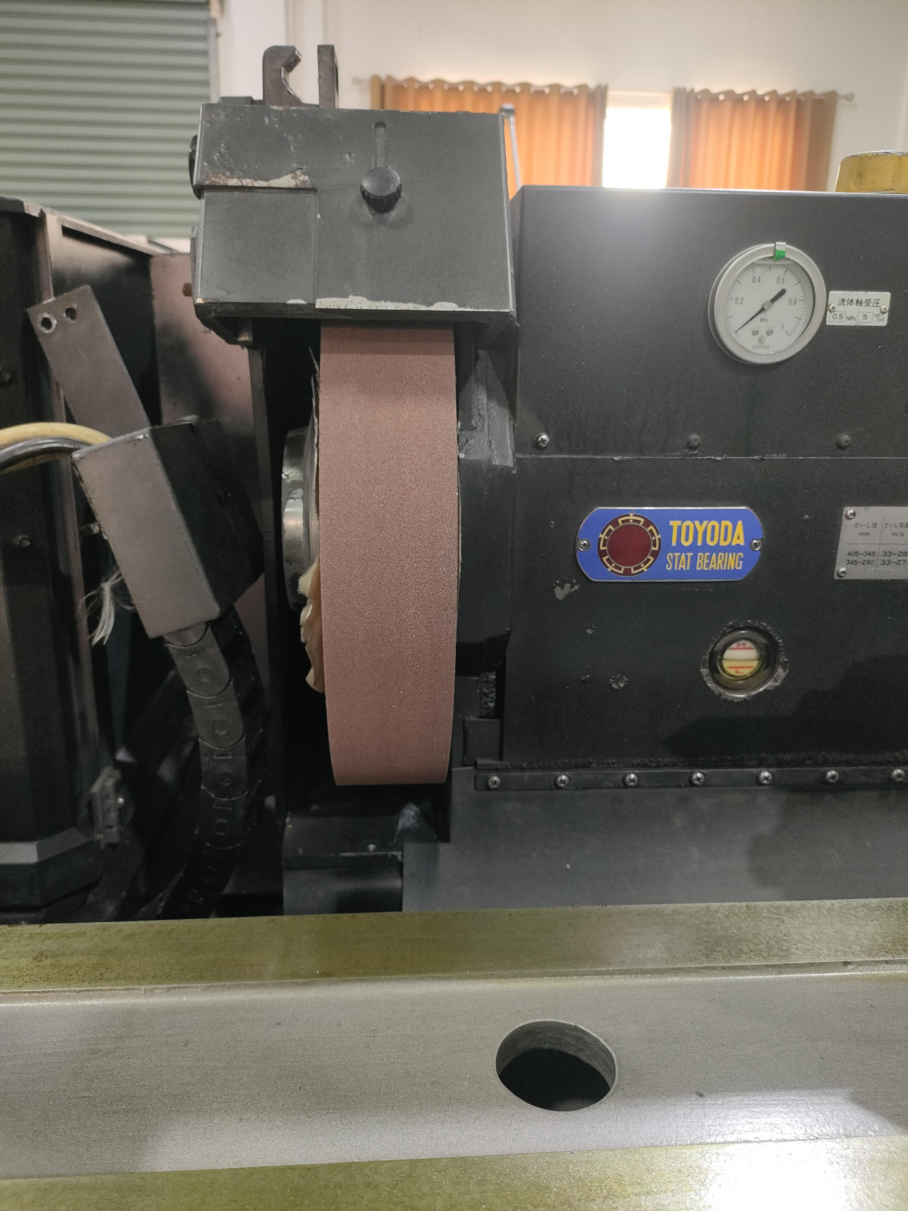 TOYODA GOS32-100 Cylindrical Grinder