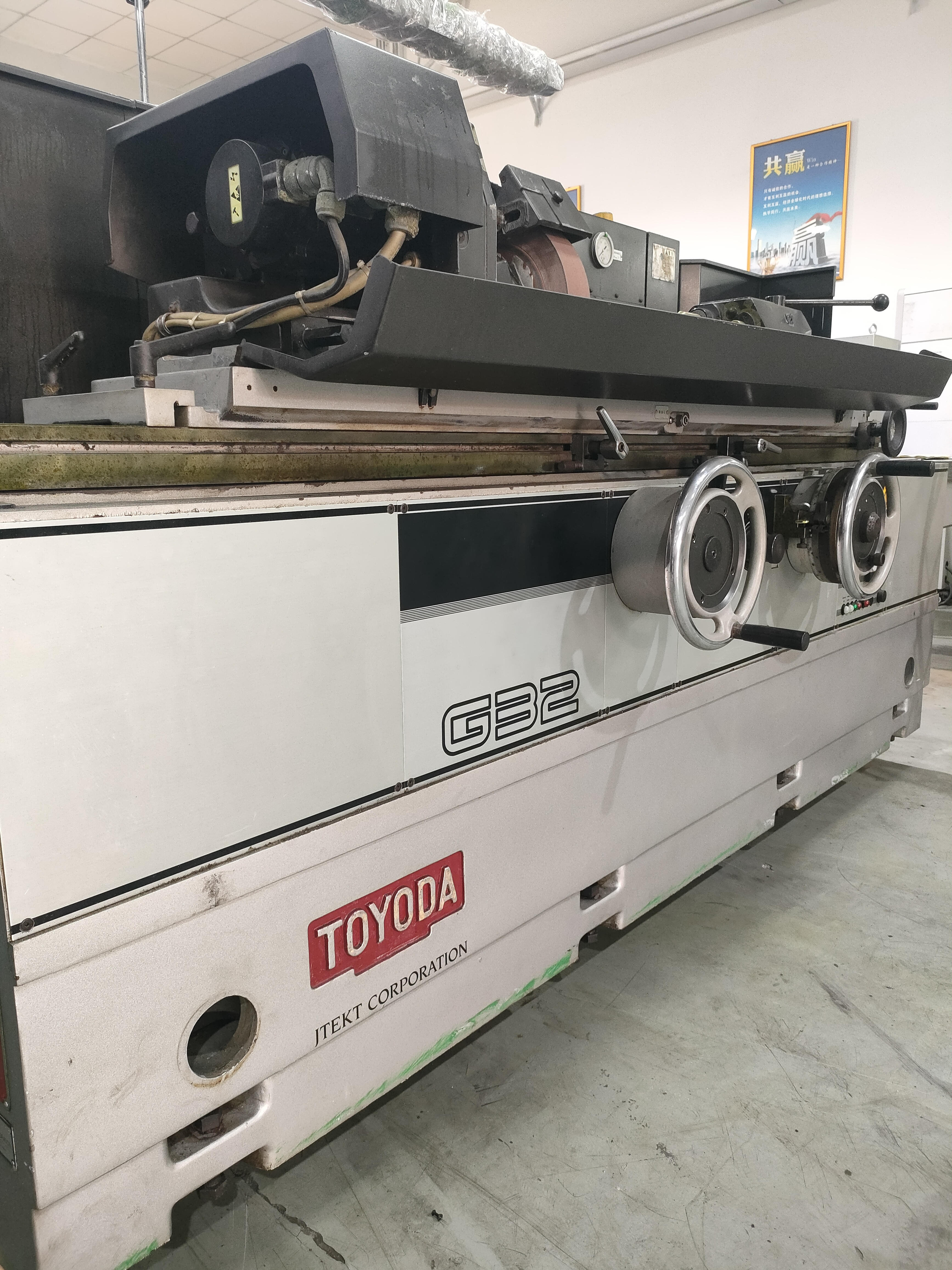 Used TOYODA GOS32-100 Cylindrical Grinder